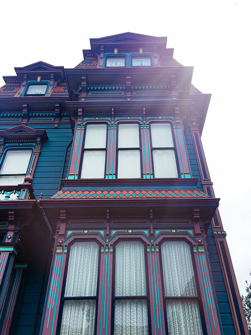 San-Francisco-Travel-Guide-Colorful-Painted-Lady-Victorian-House